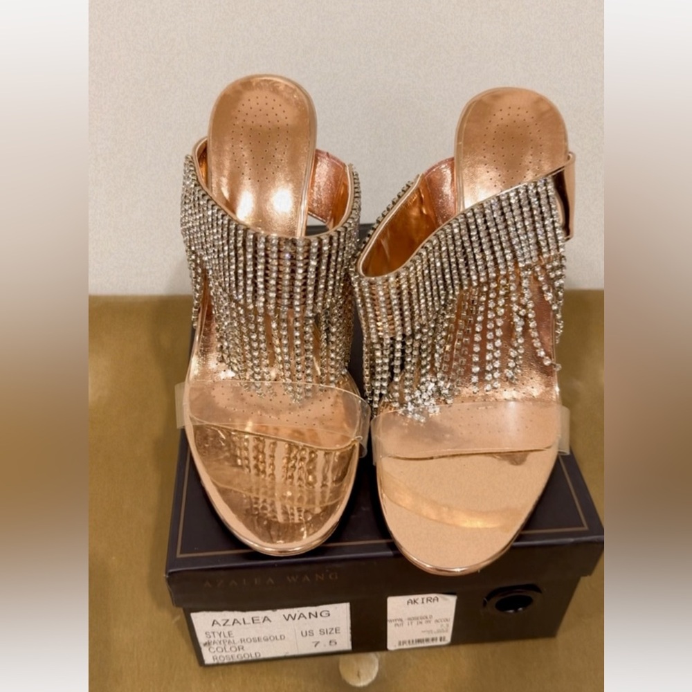 SOLD ❌❌Gold with clear heels size 7.5 ❌❌SOLD